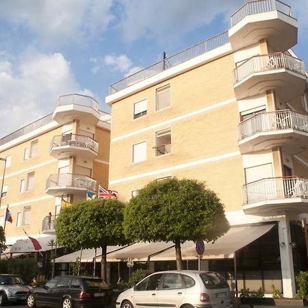 Residence Riva Gaia Террачина Екстер'єр фото