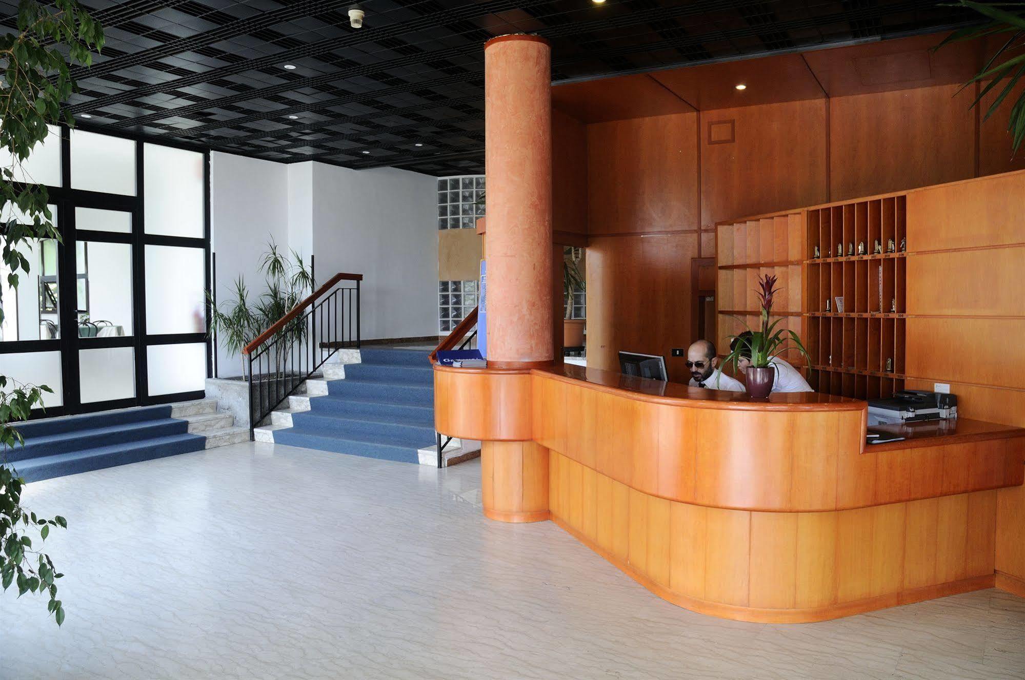 Residence Riva Gaia Террачина Екстер'єр фото